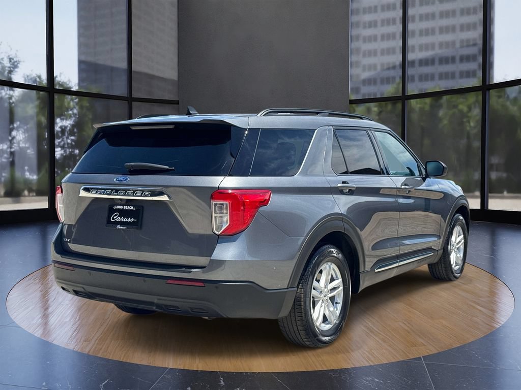 Certified 2023 Ford Explorer XLT RWD image 3