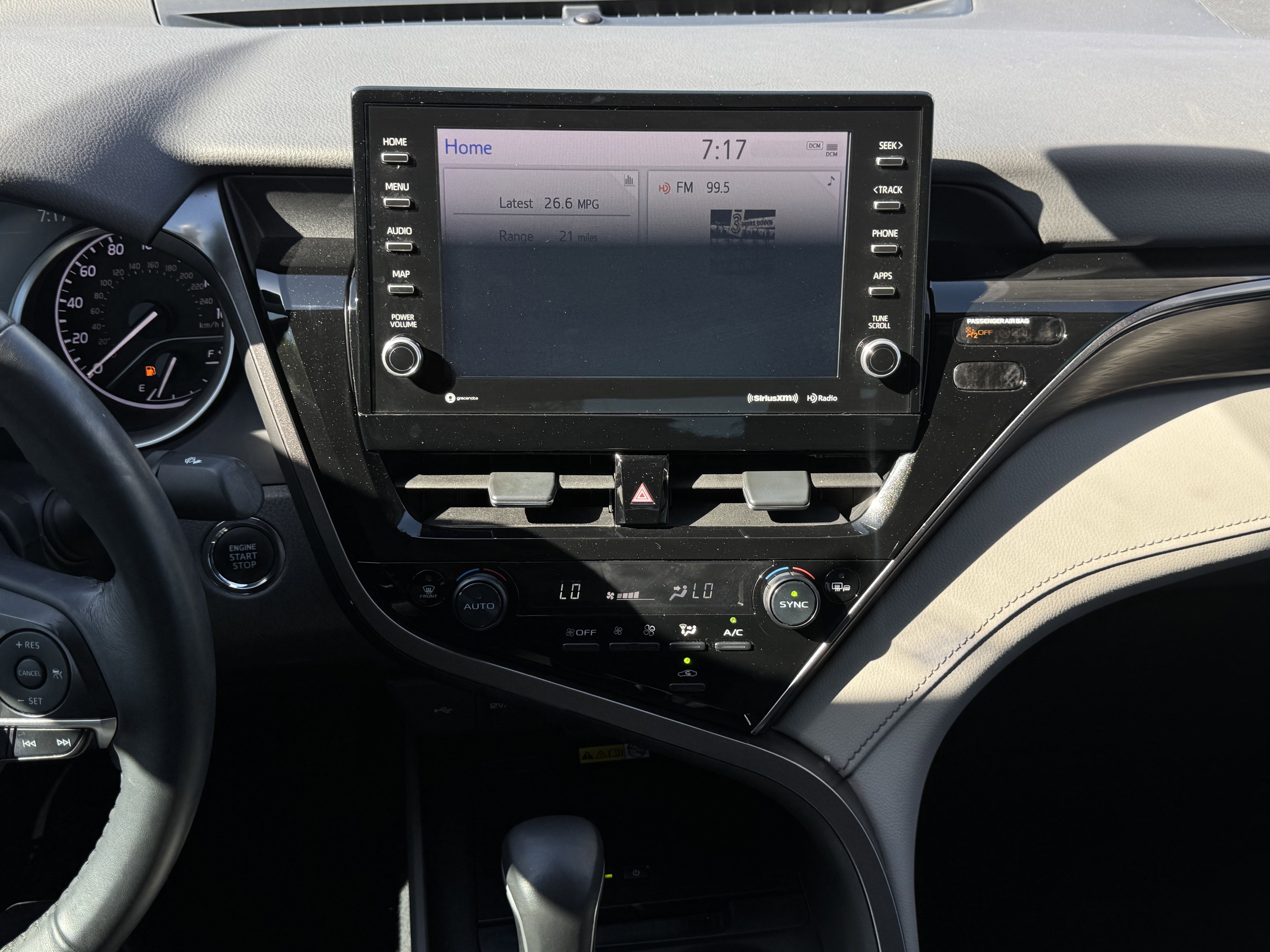 Used 2024 Toyota Camry XLE image 21