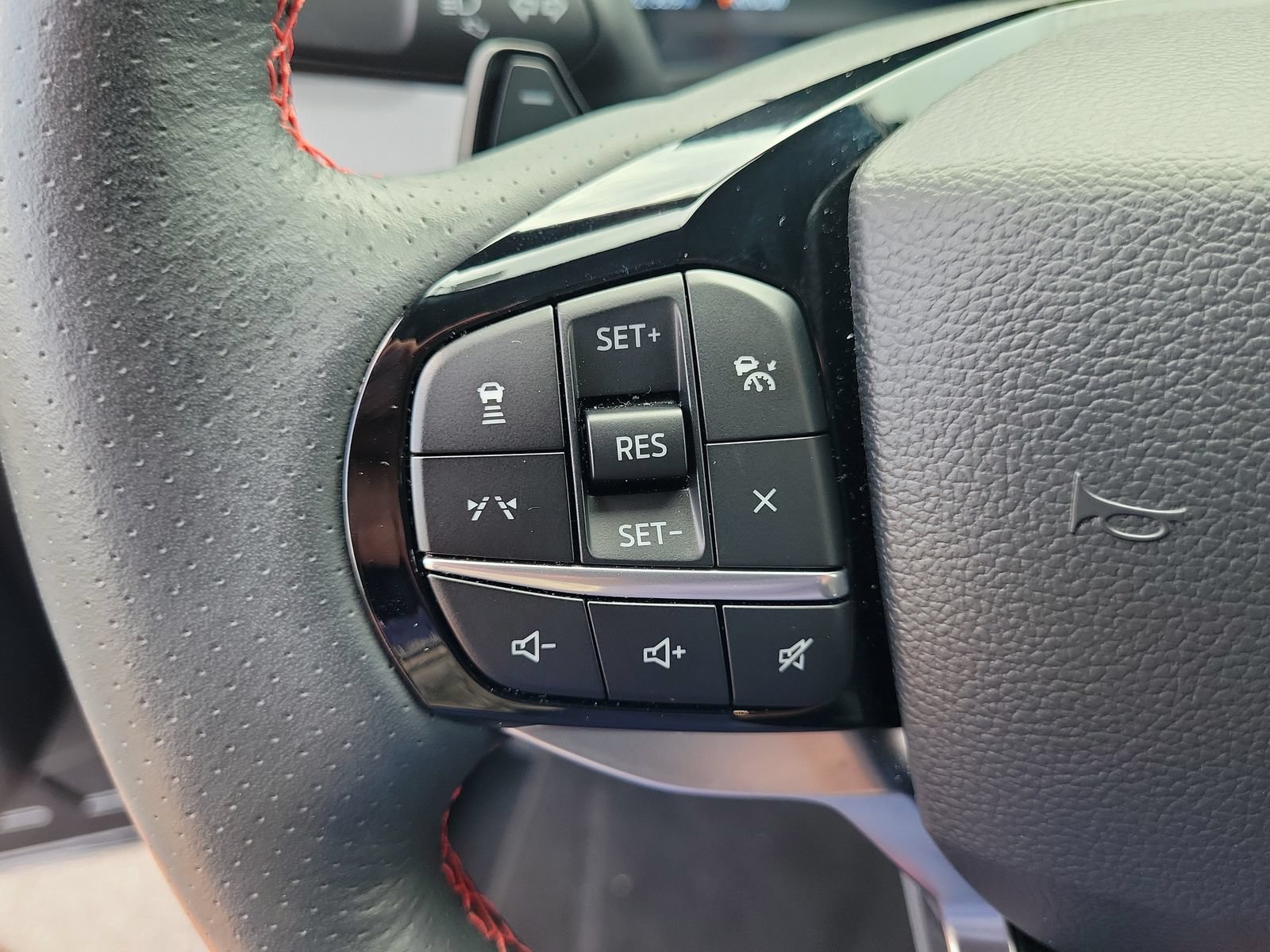 Certified 2025 Ford Explorer ST RWD image 21
