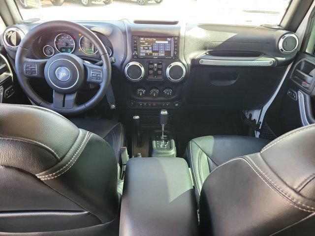 Used 2017 Jeep Wrangler Unlimited Sahara w/ Max Tow Package AWD/4WD image 14