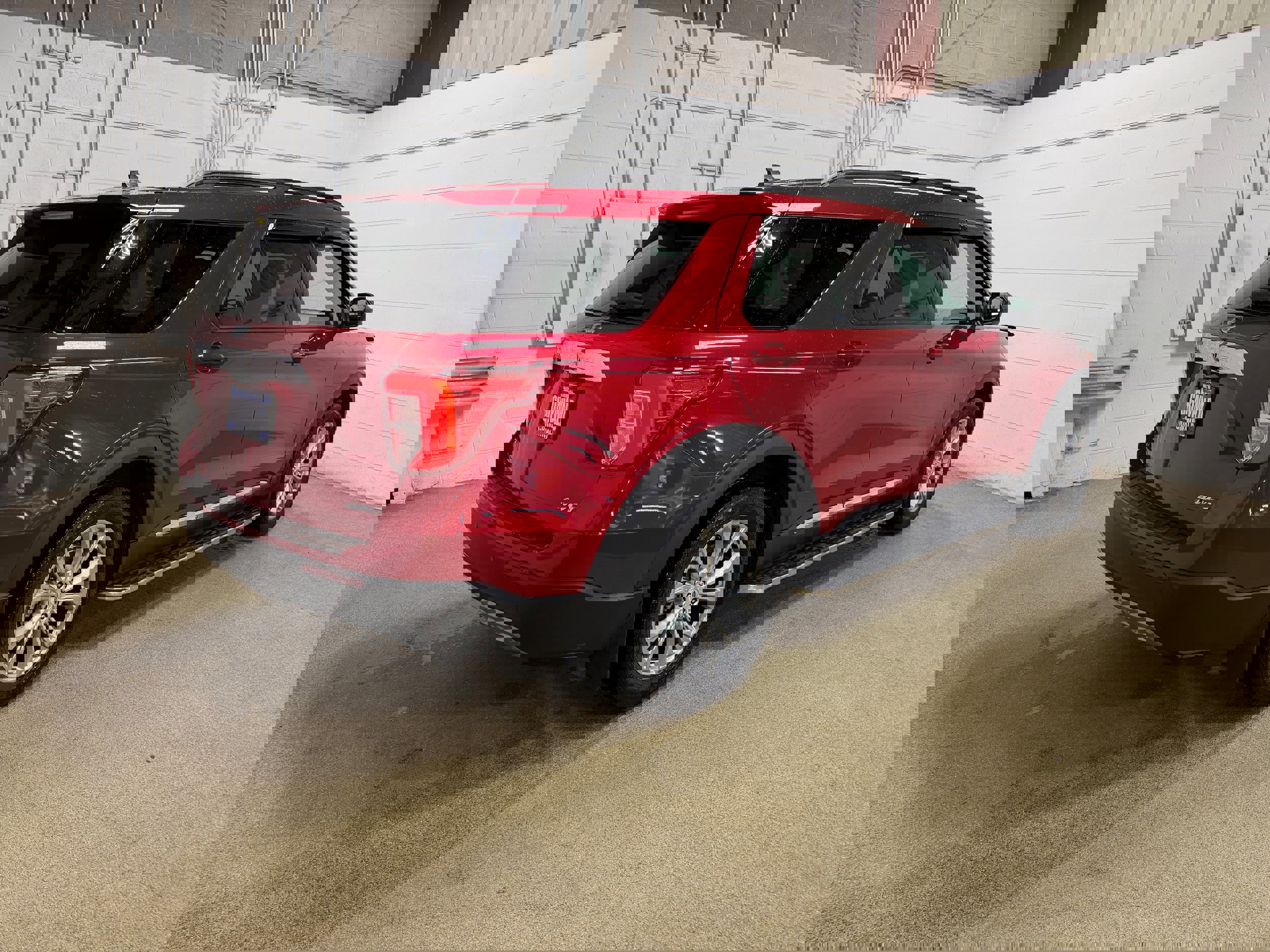 Certified 2021 Ford Explorer XLT w/ Equipment Group 202A image 7