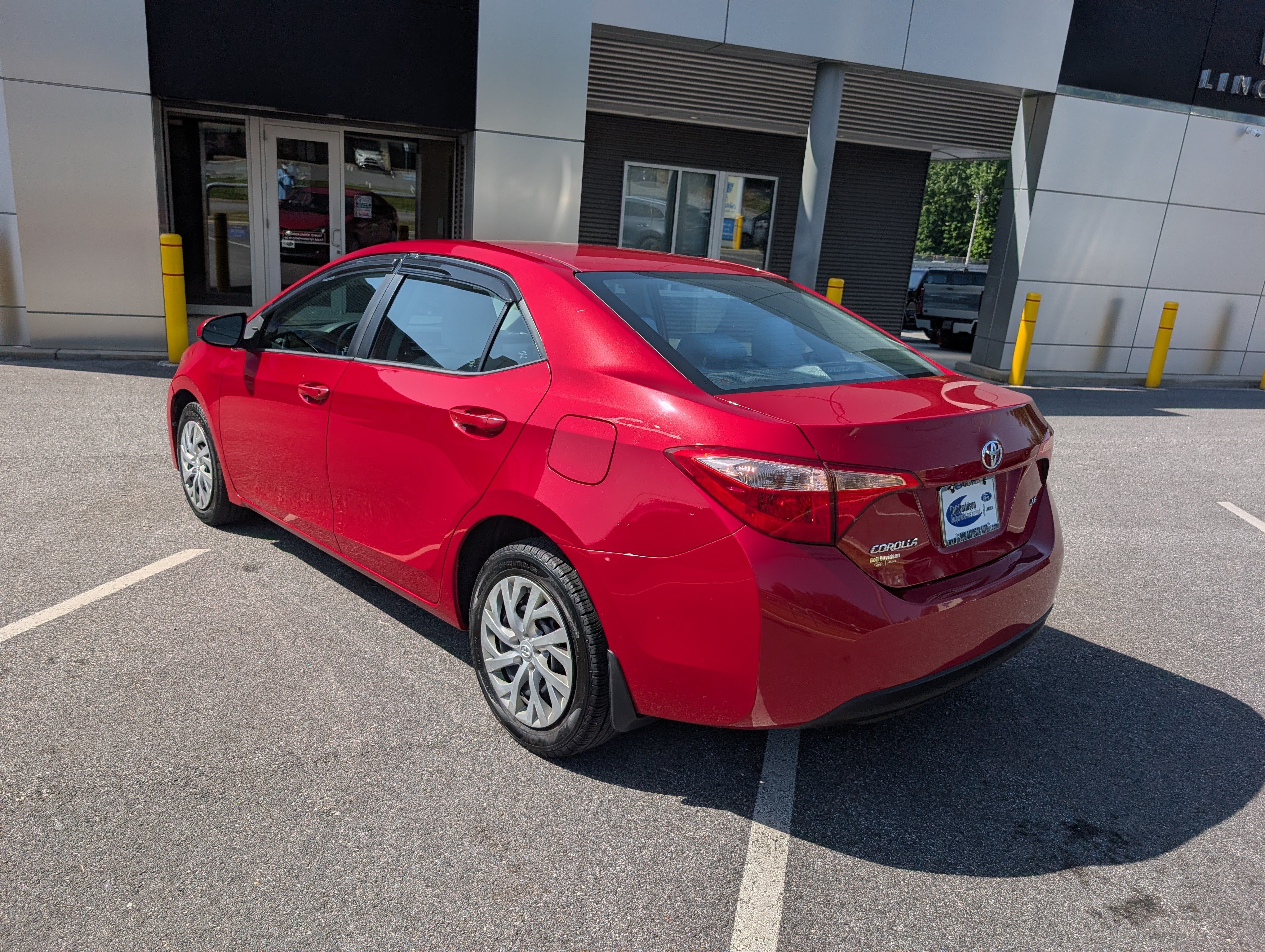 Used 2019 Toyota Corolla LE w/ Carpet Mat Package (TMS) FWD image 5