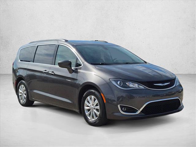 Used 2018 Chrysler Pacifica Touring Plus FWD image 3