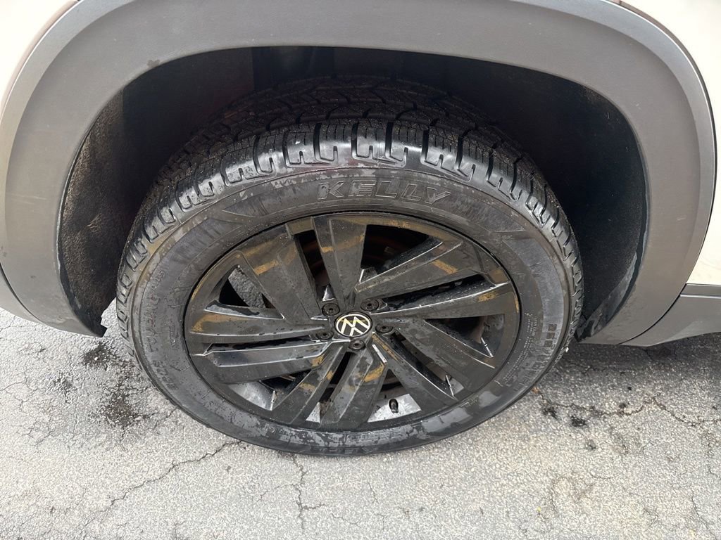 Used 2022 Volkswagen Atlas Cross Sport SE image 12