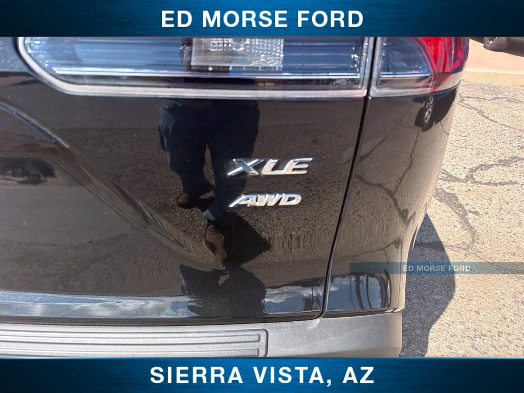 Used 2025 Toyota Corolla Cross XLE AWD/4WD image 2