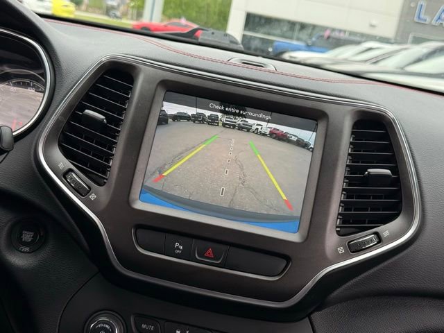 Used 2020 Jeep Cherokee Trailhawk w/ Cold Weather Group AWD/4WD image 3