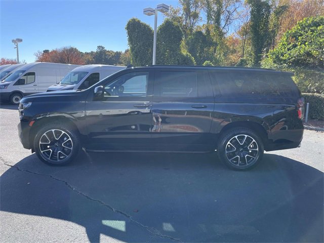 Used 2023 Chevrolet Suburban RST w/ Sport Performance Package image 2