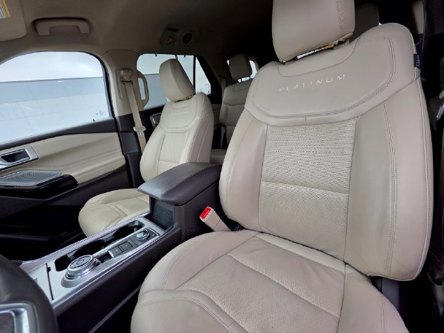 Certified 2024 Ford Explorer Platinum w/ Technology Package AWD/4WD image 23