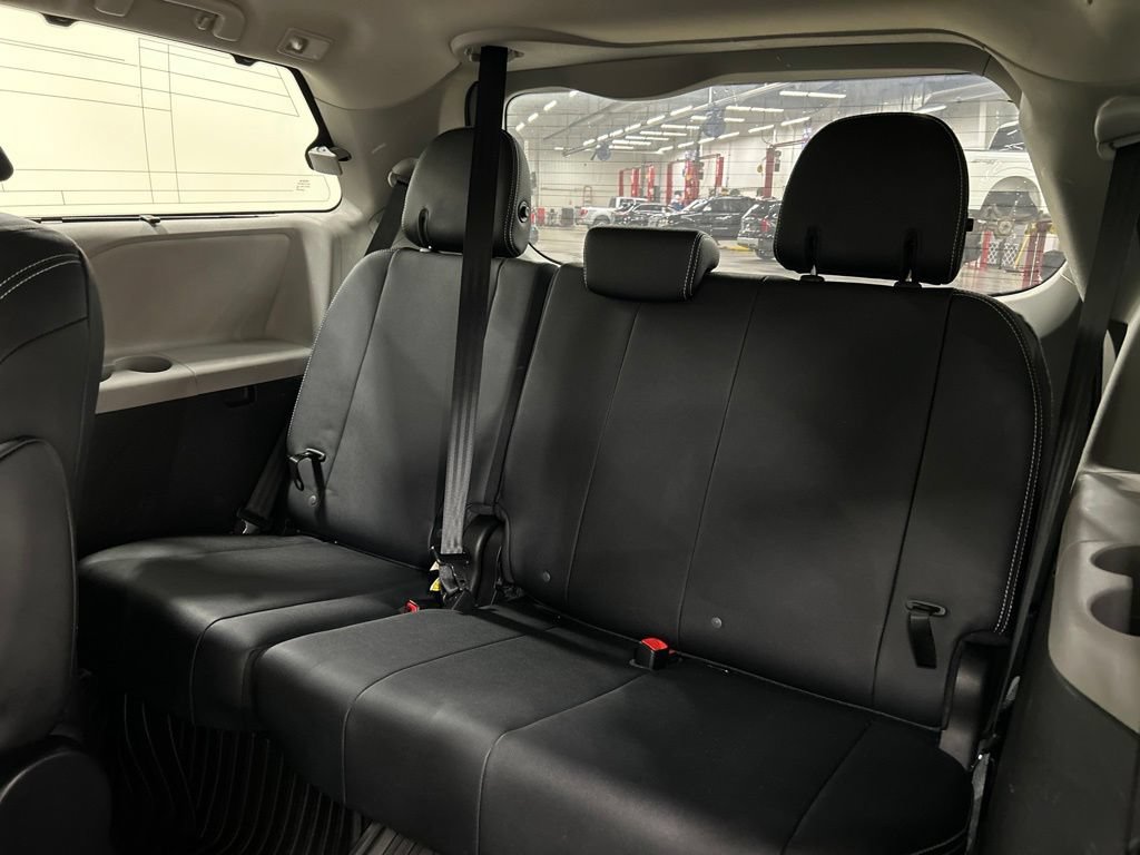 Used 2020 Toyota Sienna SE w/ Nightshade Edition AWD/4WD image 26
