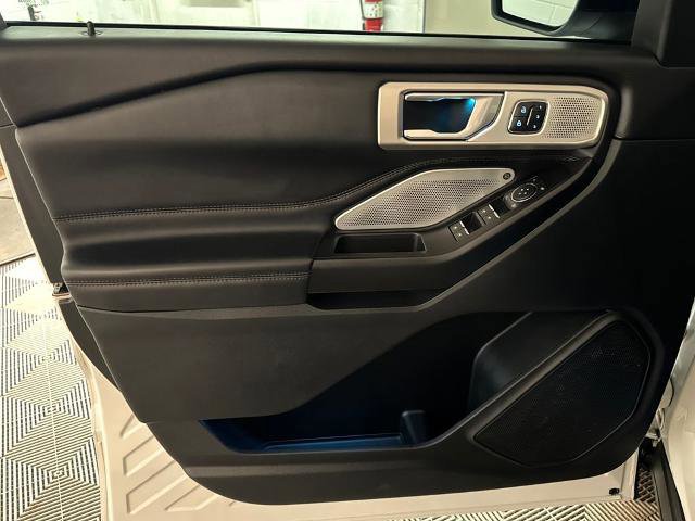 Certified 2020 Ford Explorer Platinum w/ Premium Technology Package image 16