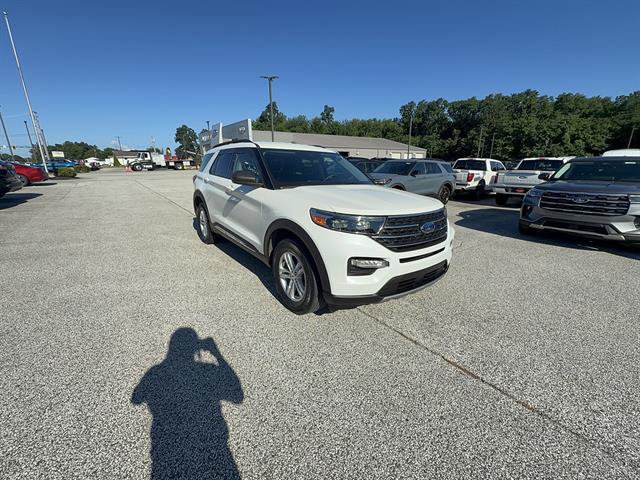 Certified 2023 Ford Explorer XLT w/ Equipment Group 202A AWD/4WD image 9