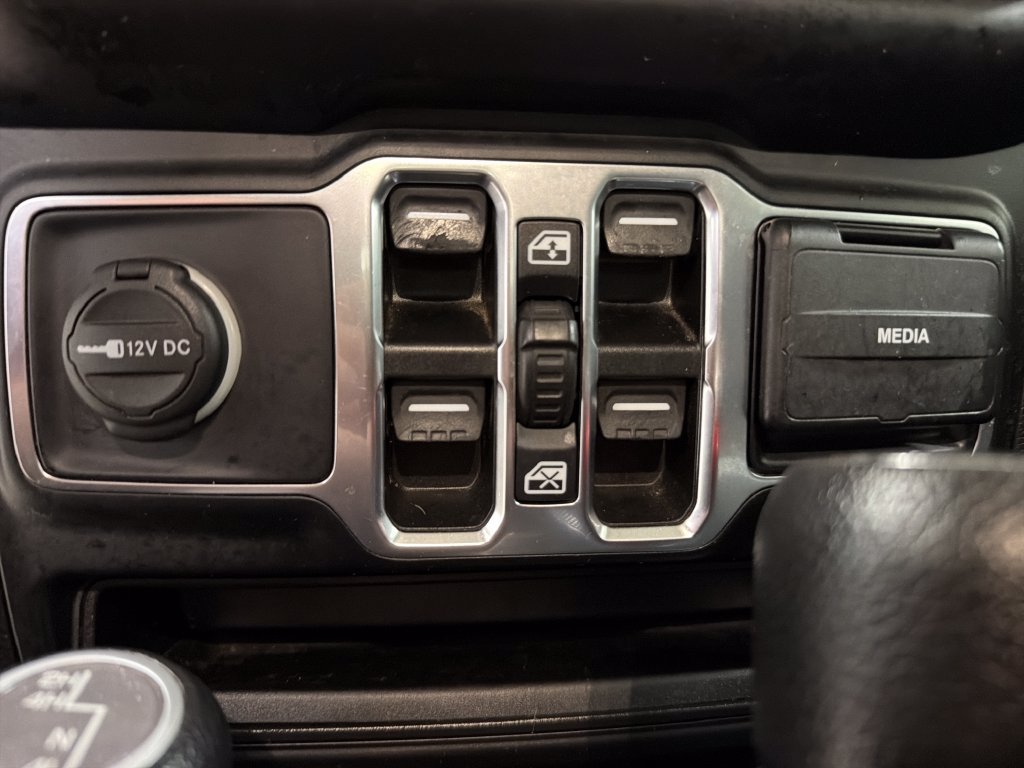 Used 2021 Jeep Wrangler Unlimited Sahara AWD/4WD image 17