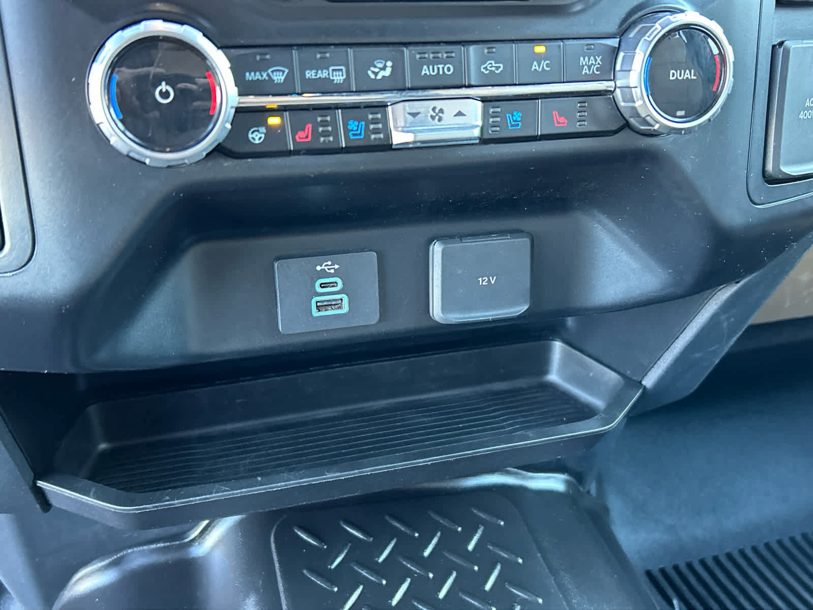 Certified 2023 Ford F350 Lariat w/ Chrome Package image 38