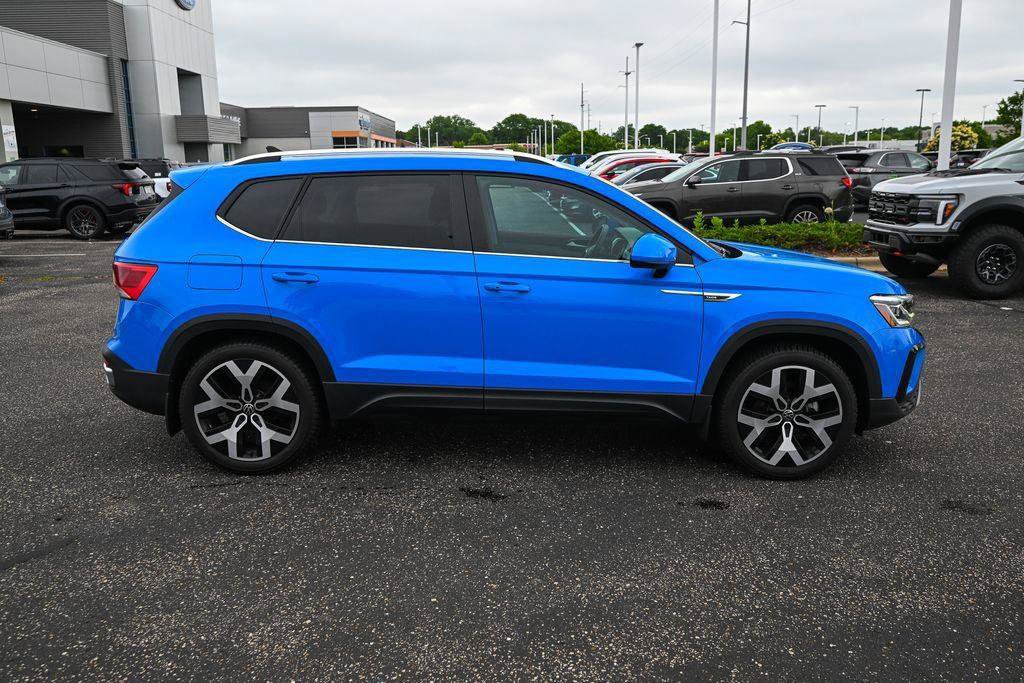 Used 2022 Volkswagen Taos SEL AWD/4WD image 3