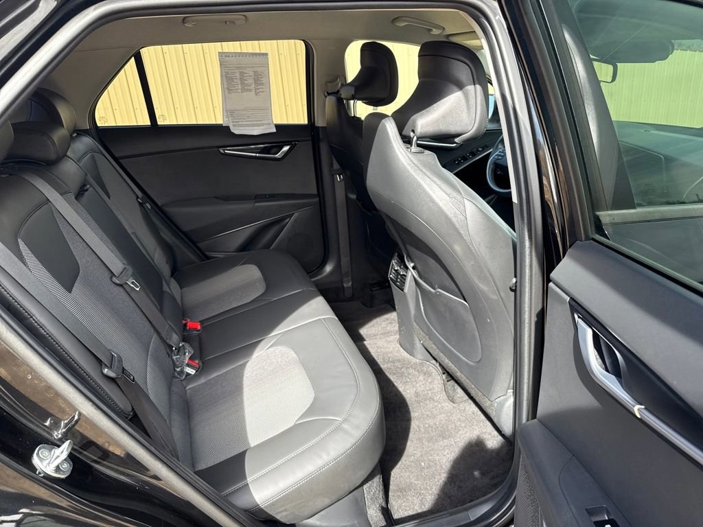 Used 2023 Kia Niro EX image 22