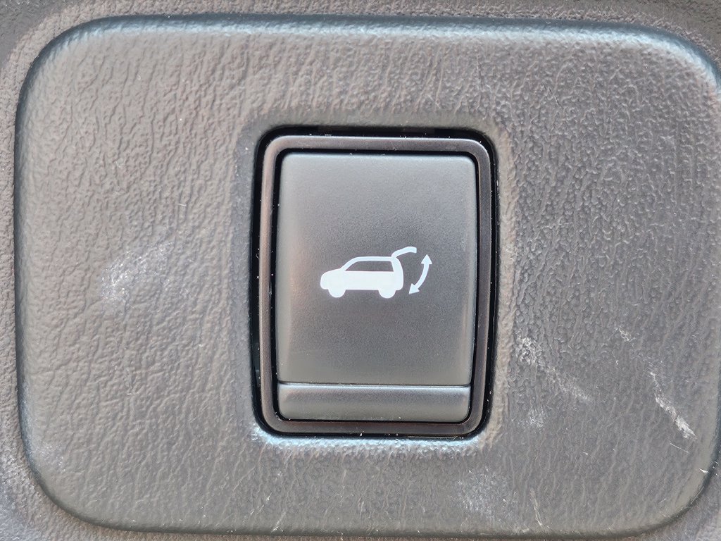 Used 2019 Nissan Pathfinder SL w/ Rock Creek Edition FWD image 15