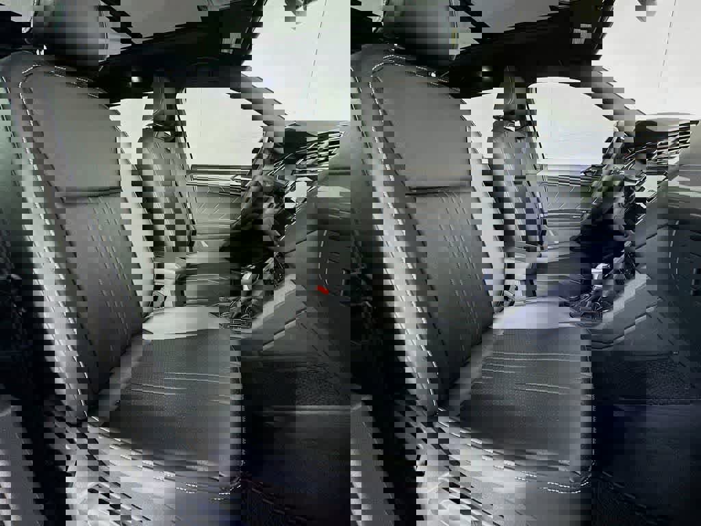 Used 2024 Volkswagen Tiguan SE R-Line image 15