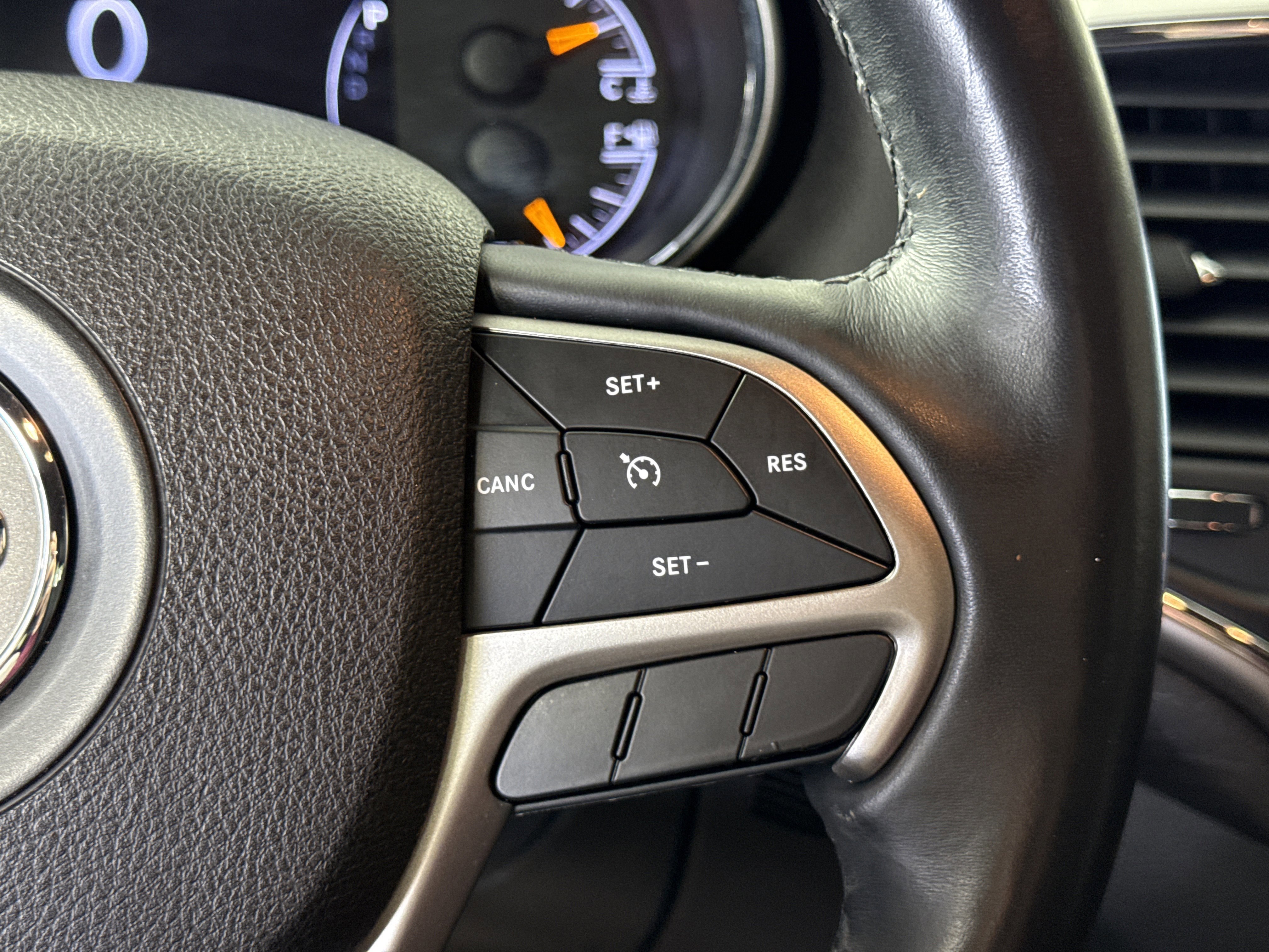 Used 2018 Jeep Grand Cherokee Altitude image 25