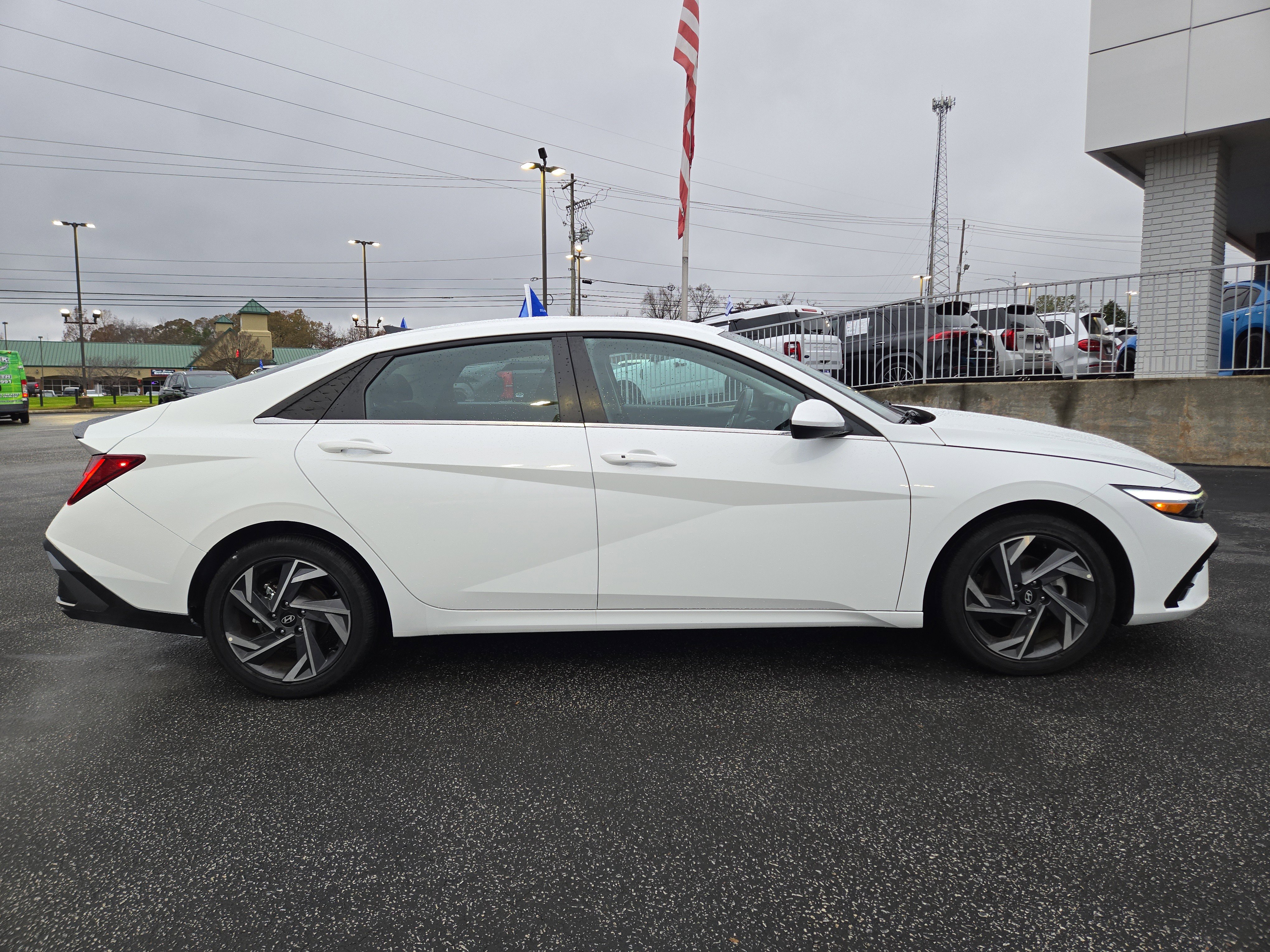 Used 2025 Hyundai Elantra SEL image 5