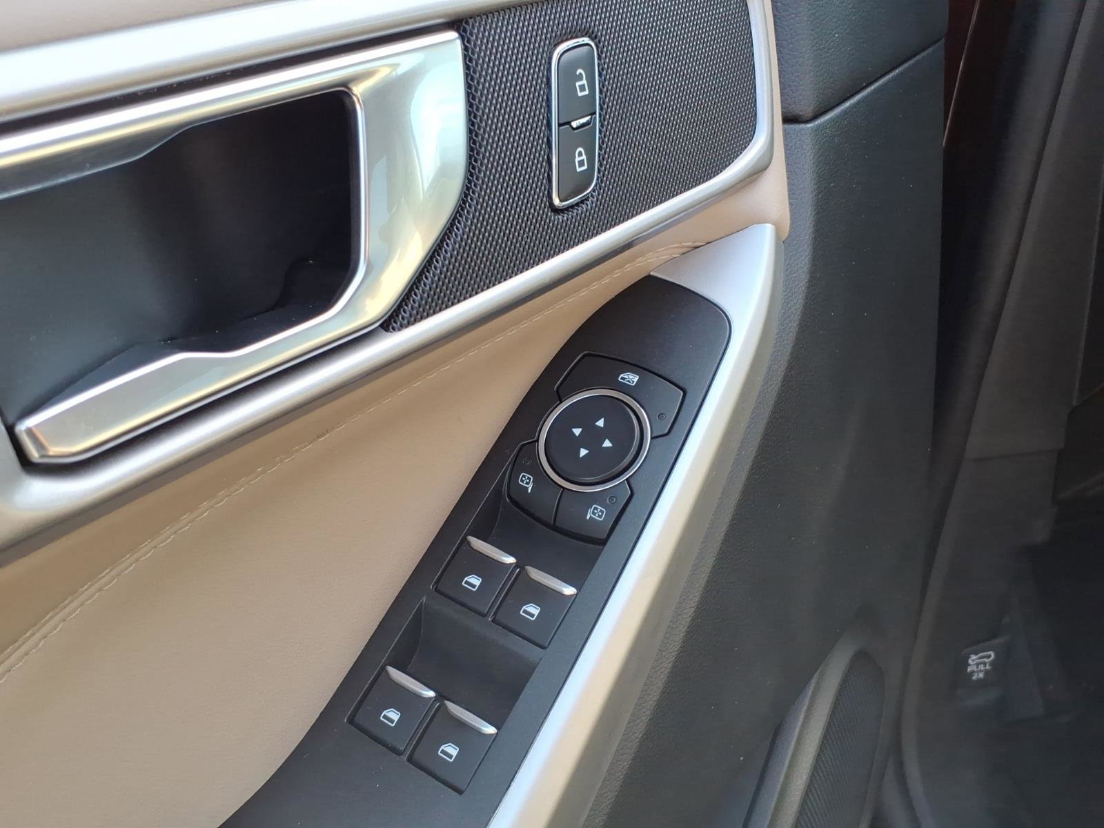 Certified 2022 Ford Explorer XLT w/ Equipment Group 202A image 15