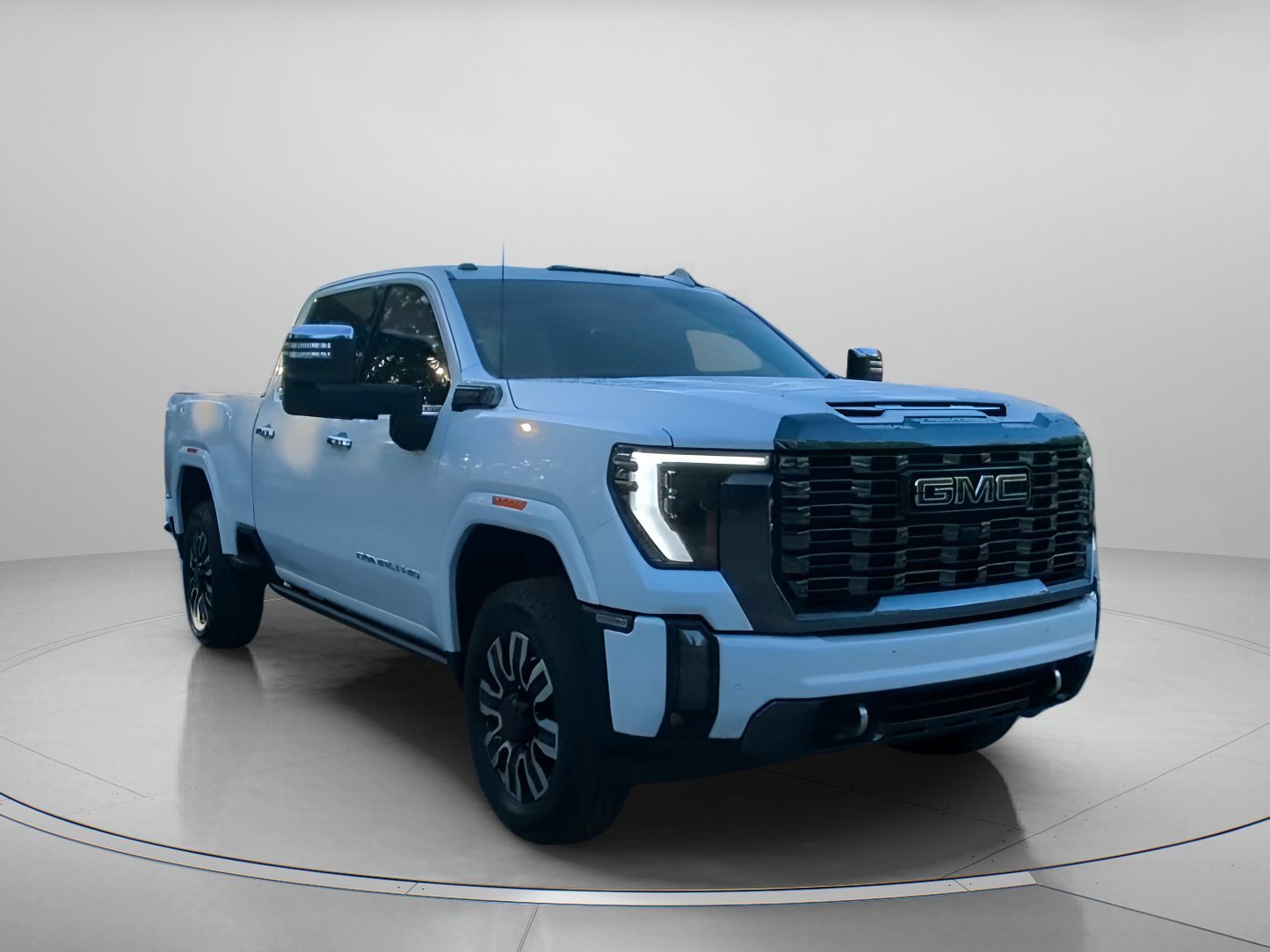 Used 2024 GMC Sierra 2500 Denali Ultimate AWD/4WD image 4