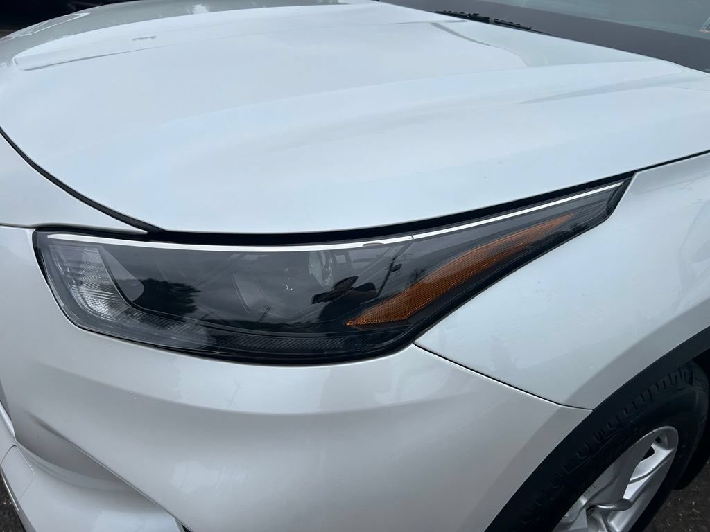 Used 2023 Toyota Highlander LE AWD/4WD image 30