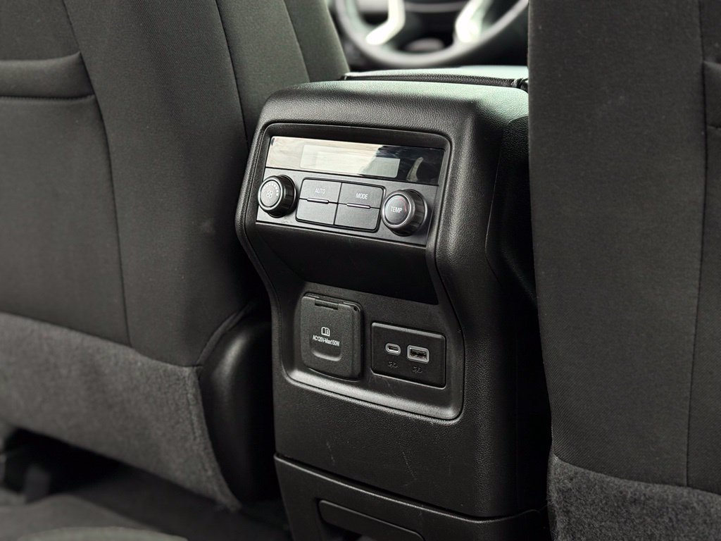 Used 2022 GMC Acadia SLE w/ Driver Convenience Package FWD image 16