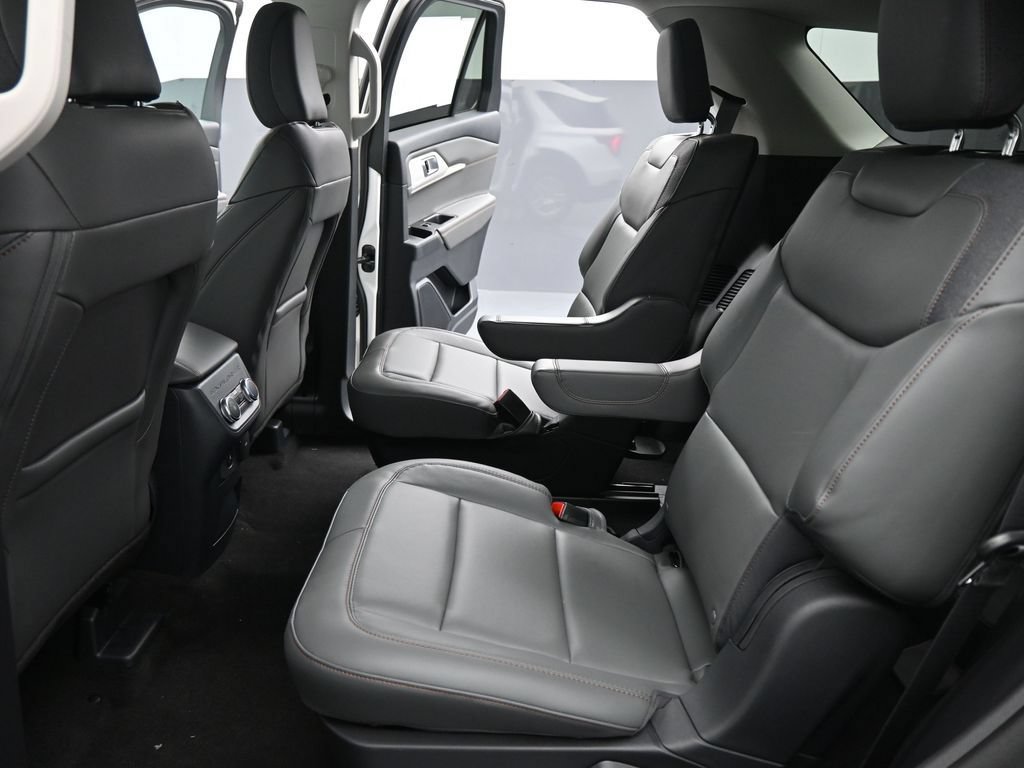 Certified 2025 Ford Explorer Active RWD image 18