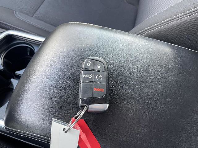 Used 2018 Dodge Charger SXT image 35