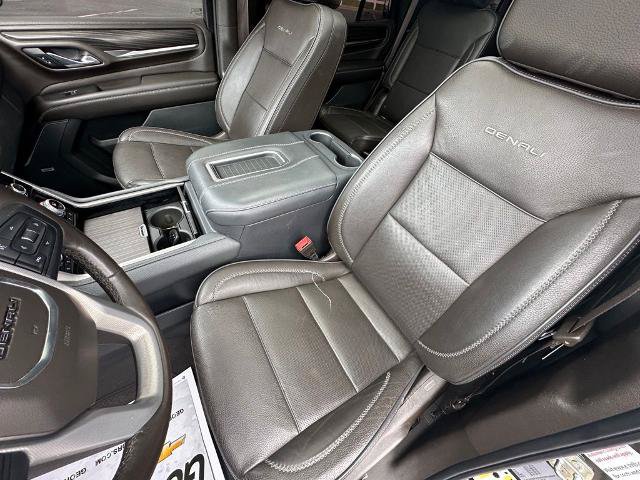 Used 2021 GMC Yukon Denali w/ Denali Premium Package AWD/4WD image 16