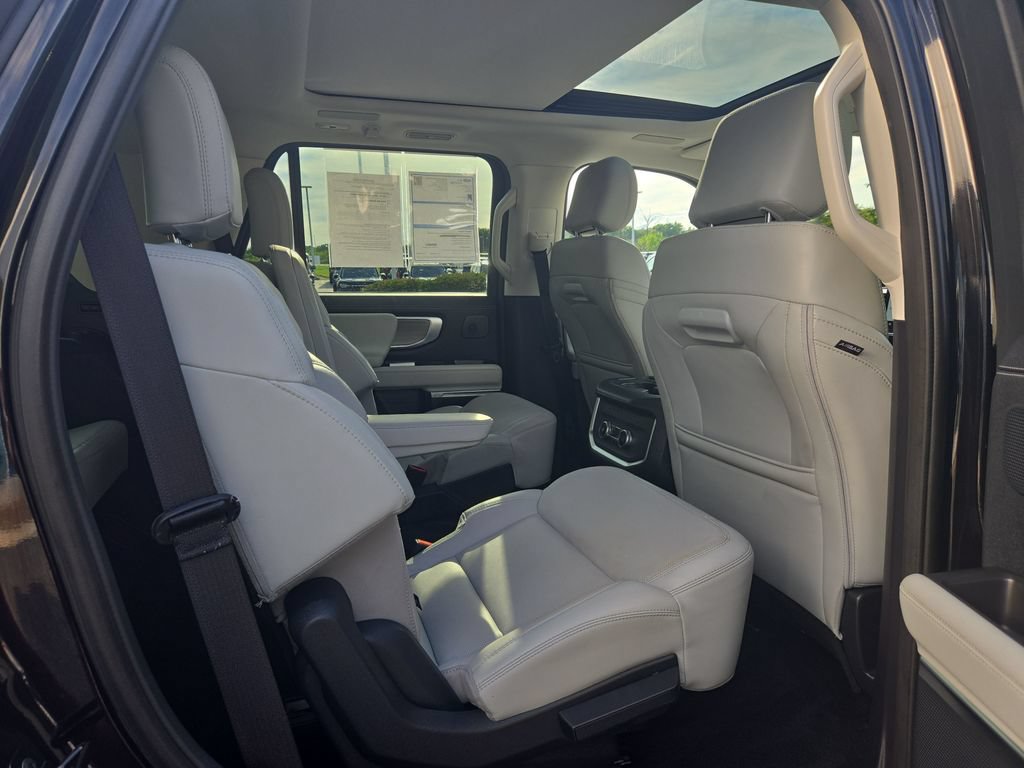 Certified 2025 Ford Expedition Platinum w/ Driver's Package AWD/4WD image 30