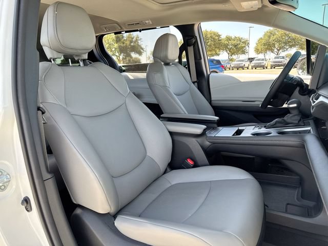 Used 2025 Toyota Sienna XLE AWD/4WD image 26
