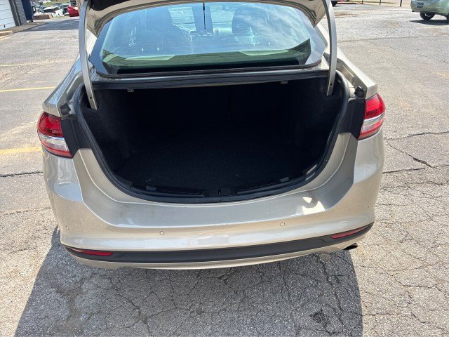 Certified 2018 Ford Fusion SE w/ Fusion SE Technology Package FWD image 11