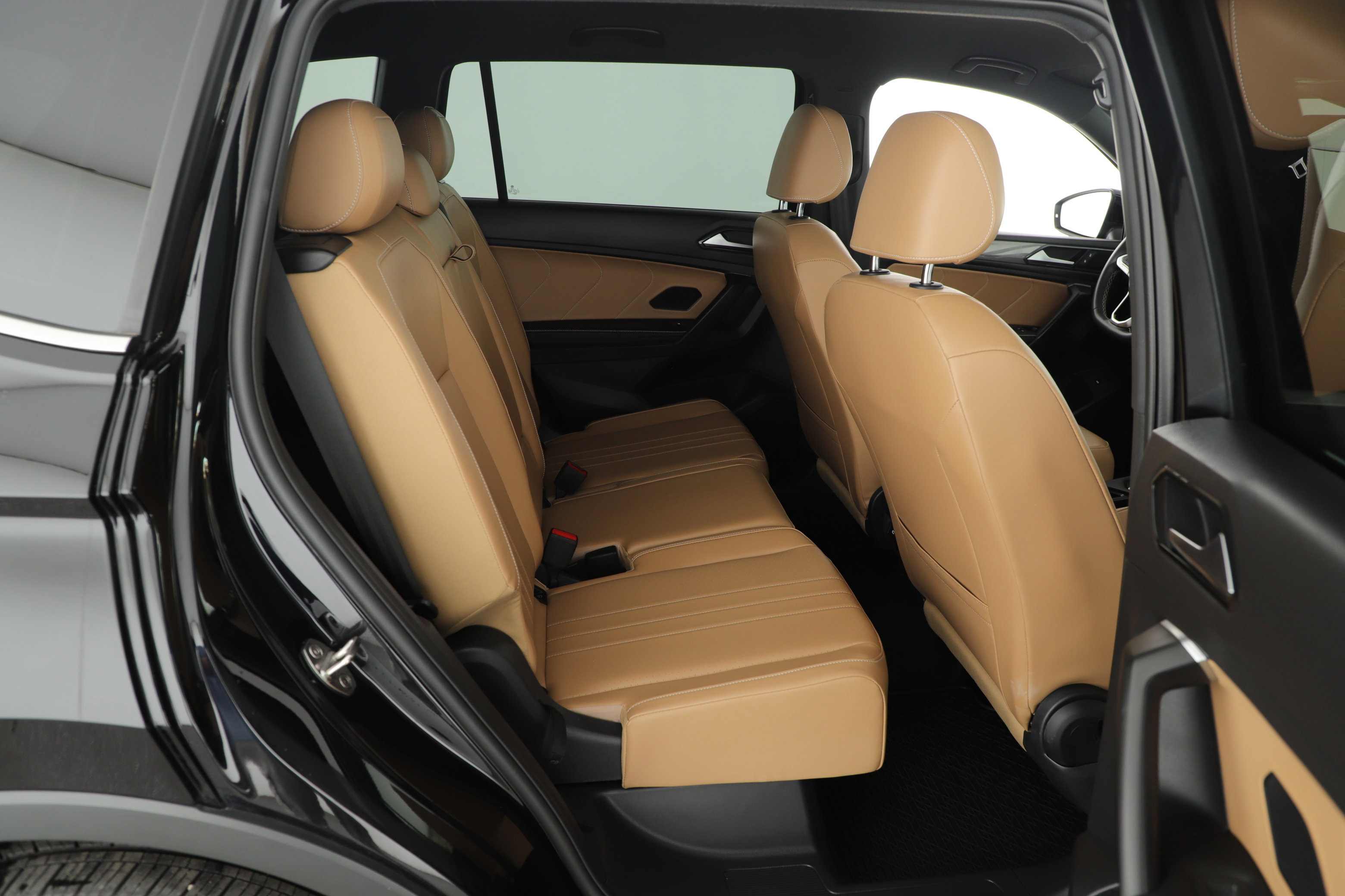 Used 2024 Volkswagen Tiguan SE image 17