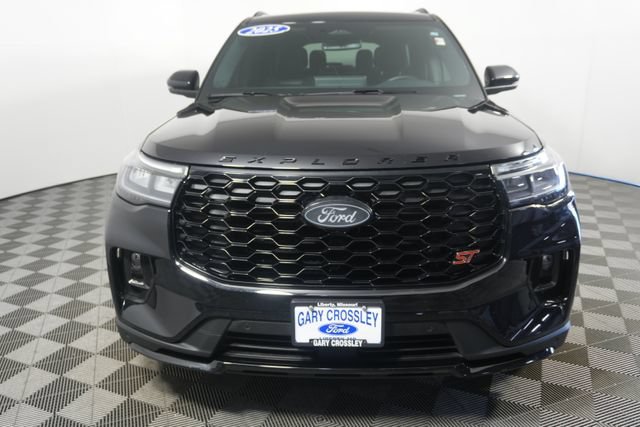 Certified 2025 Ford Explorer ST AWD/4WD image 8