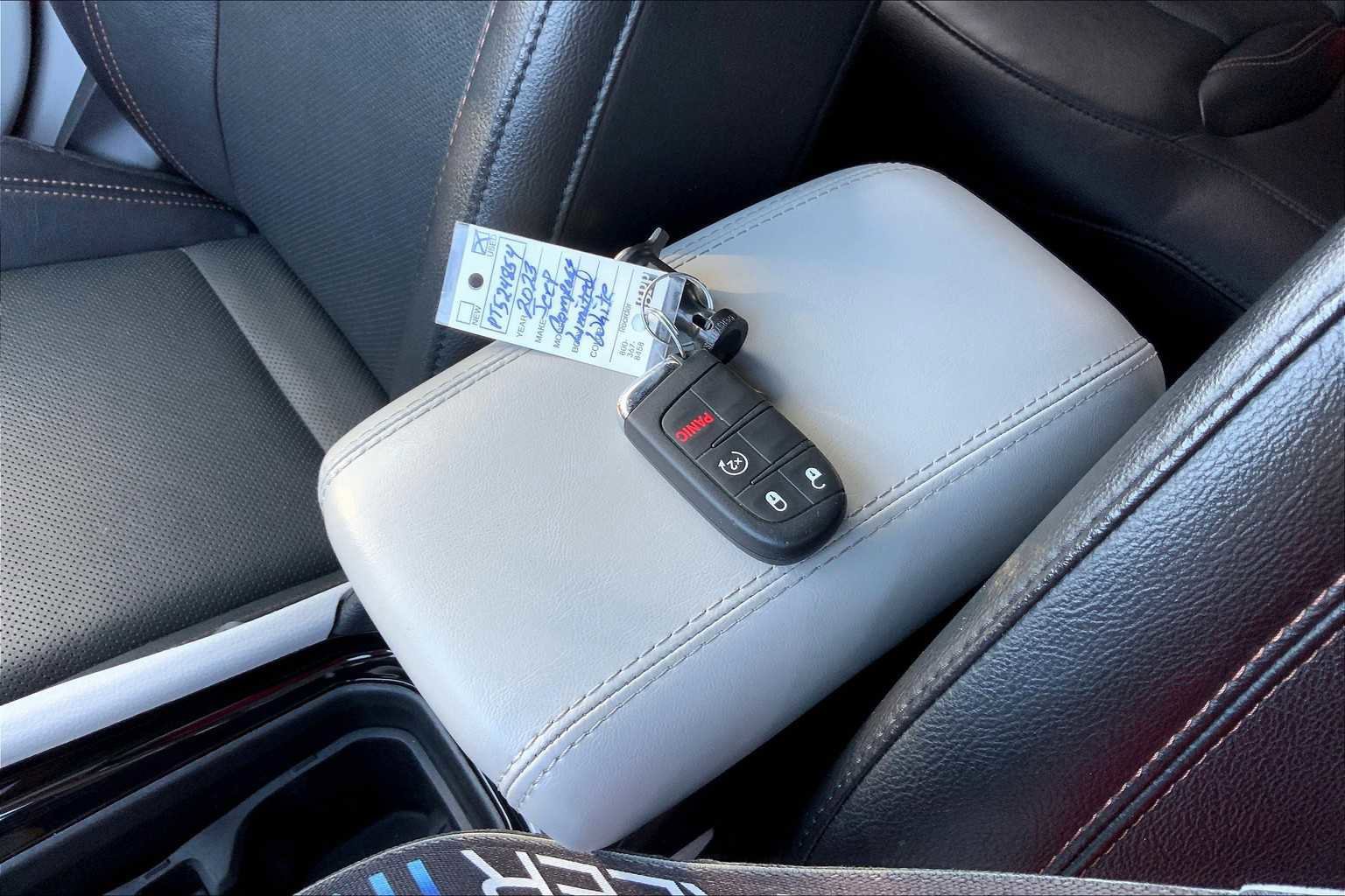 Used 2023 Jeep Compass Limited image 14