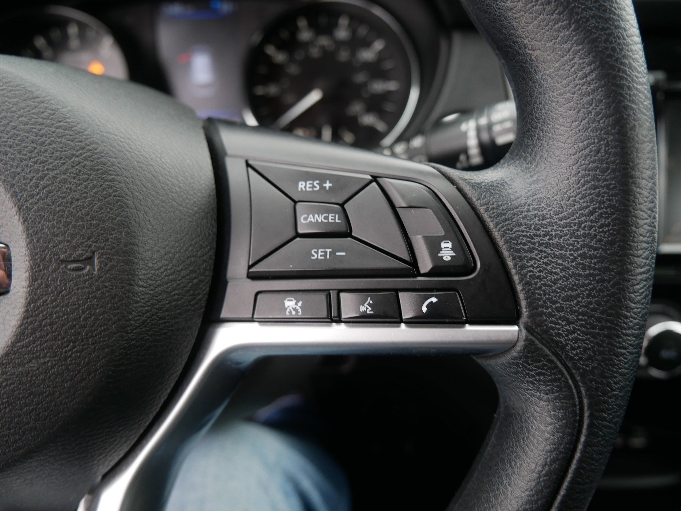 Used 2020 Nissan Rogue S image 30