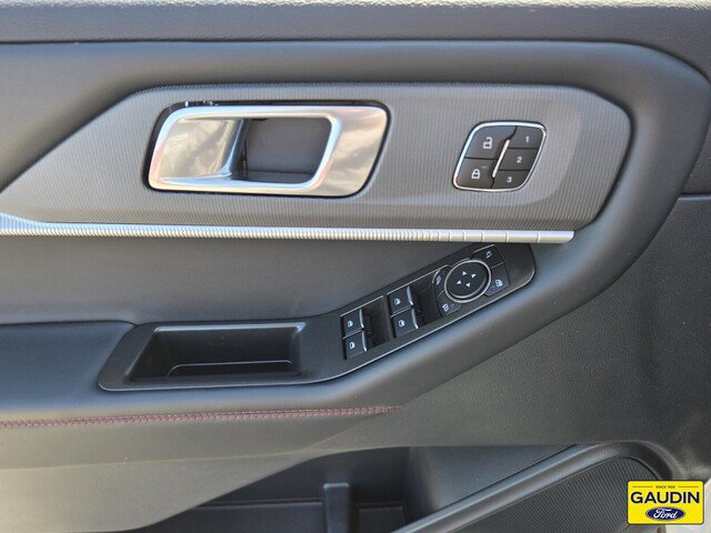 Certified 2025 Ford Explorer ST-Line w/ Premium Package RWD image 18