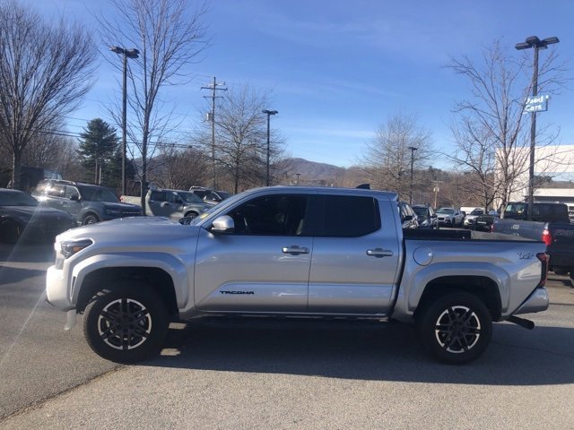 Used 2024 Toyota Tacoma TRD Sport image 2