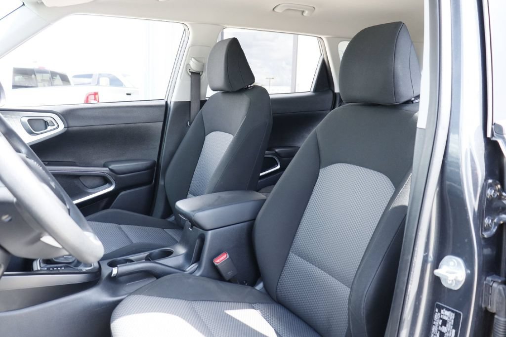 Used 2024 Kia Soul LX w/ Option Group 015 FWD image 5