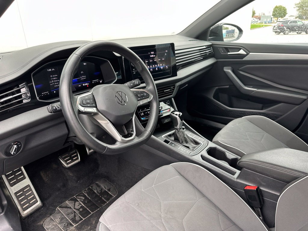 Used 2025 Volkswagen Jetta Sport FWD image 15