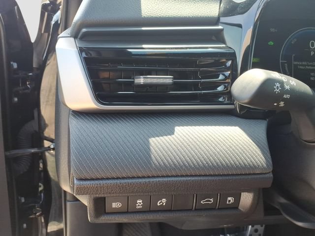 Used 2025 Toyota Camry SE FWD image 17
