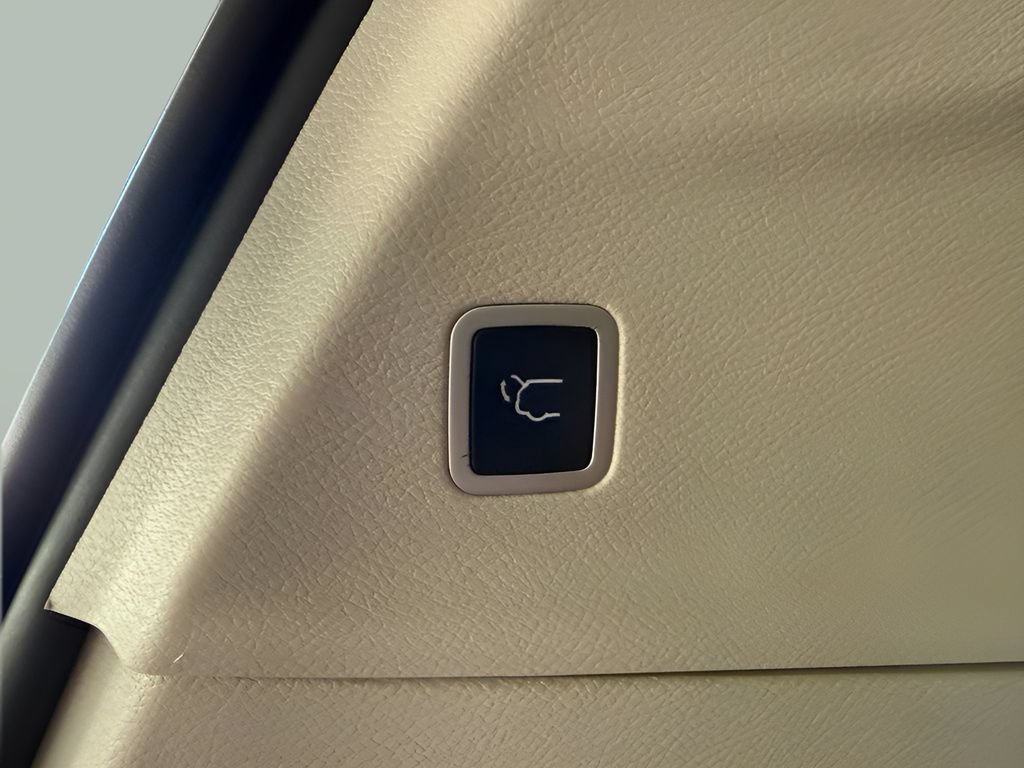 Used 2023 Chrysler Voyager LX FWD image 15