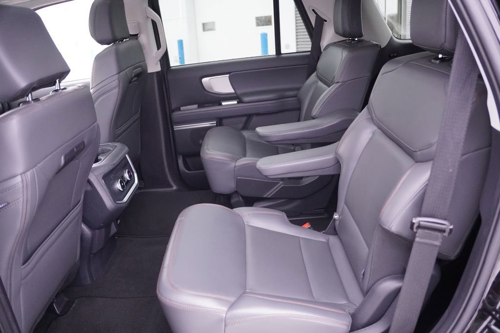 Certified 2025 Ford Expedition Active image 19