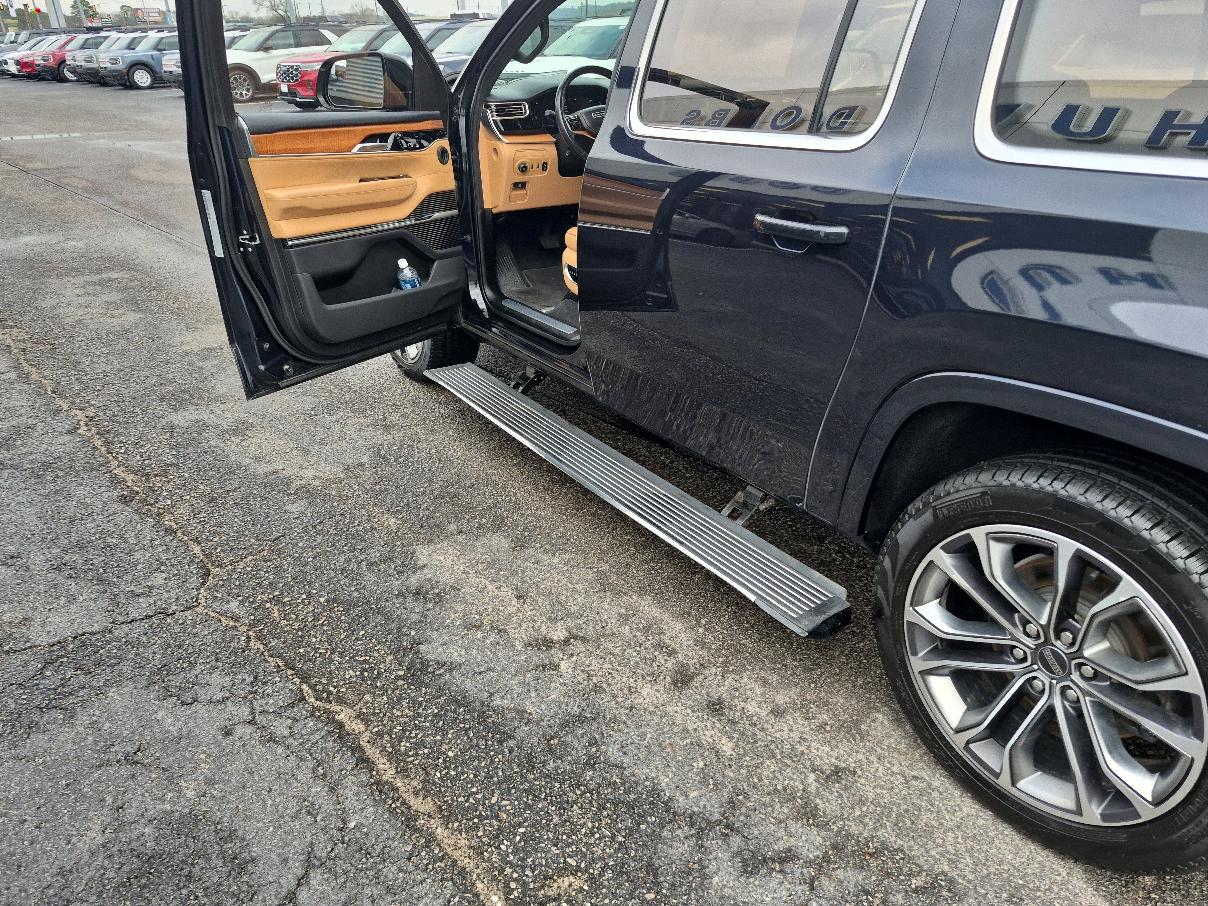 Used 2023 Jeep Grand Wagoneer L Series III image 24