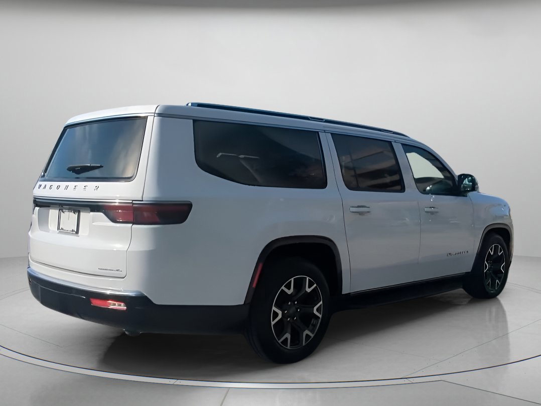 Used 2023 Jeep Wagoneer L Series III w/ Preferred Equipment Group image 22