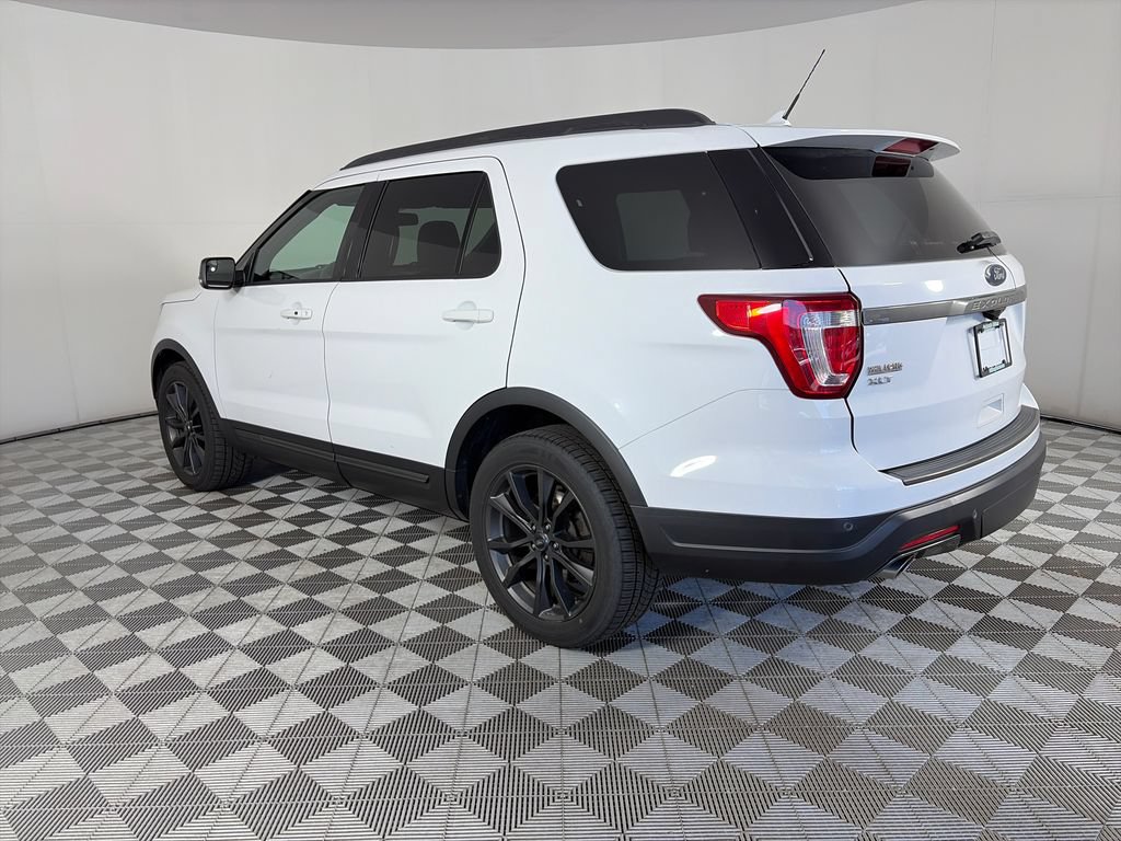 Certified 2018 Ford Explorer XLT w/ Equipment Group 202A AWD/4WD image 5