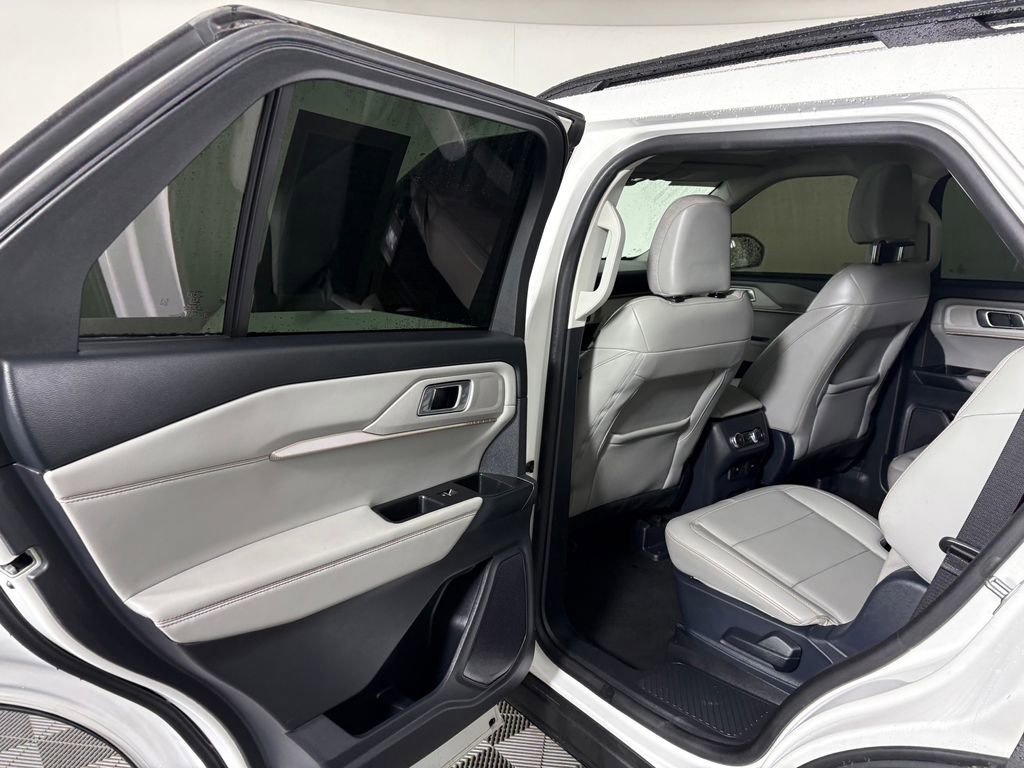 Certified 2025 Ford Explorer Active w/ Active Comfort Package AWD/4WD image 29