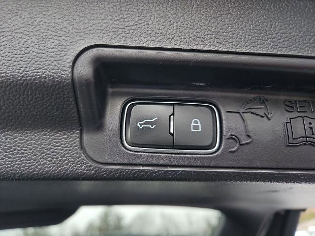 Certified 2022 Ford Explorer XLT w/ Equipment Group 202A image 19