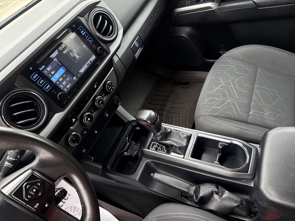 Used 2017 Toyota Tacoma TRD Off-Road image 18